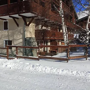 chalets-dor-les-deux-alpes.hotels-rhonealpes.com/